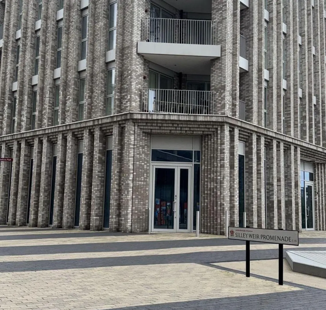 Luxury Olive Haven 1Bed, 1 Min To Dlr & University ロンドン