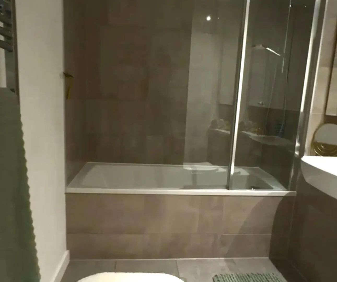 Luxury Olive Haven 1Bed, 1 Min To Dlr & University ロンドン アパート