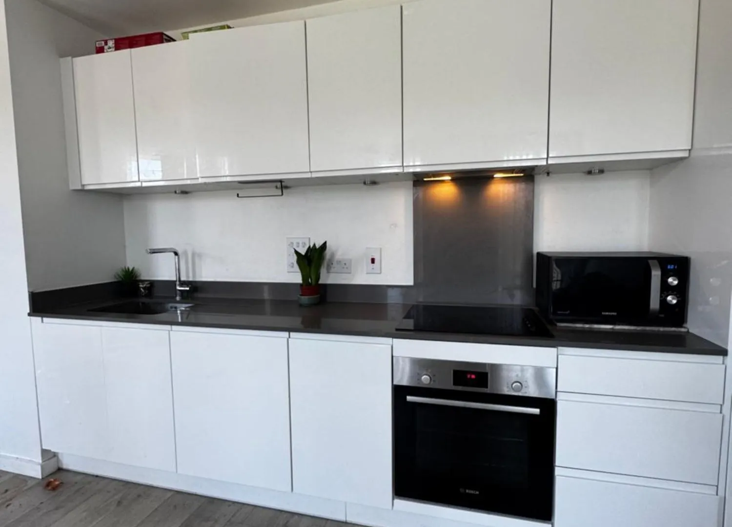 Luxury Olive Haven 1Bed, 1 Min To Dlr & University London 0*,  United Kingdom