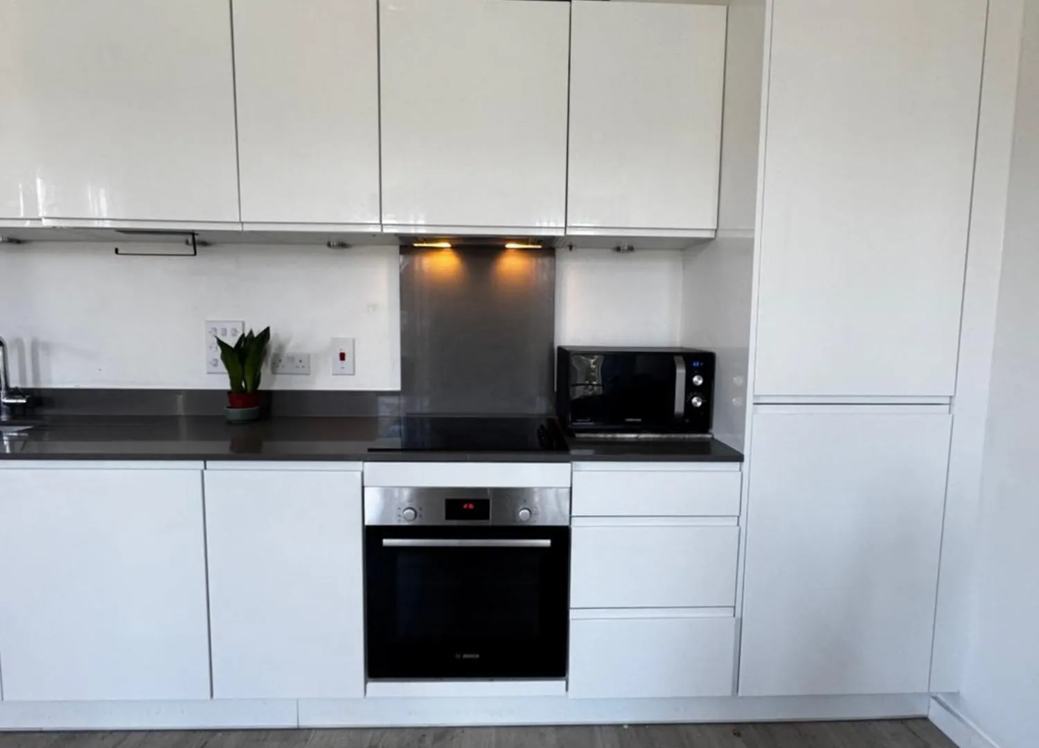 Luxury Olive Haven 1Bed, 1 Min To Dlr & University London 0*,  United Kingdom