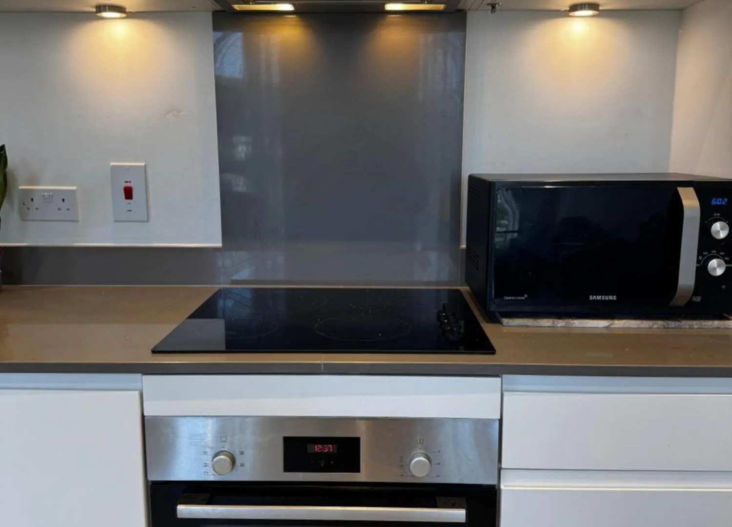 Luxury Olive Haven 1Bed, 1 Min To Dlr & University London Apartment